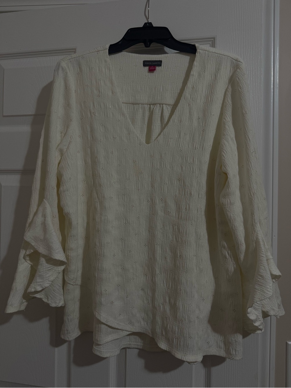 Vince Camuto Cream Textured V‑Neck Bell Sleeve Tunic